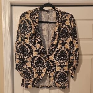 Elegant Black and Cream Blazer